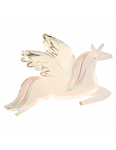 8 assiettes découpées...