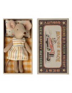 Grande sœur souris dans la... 2