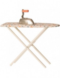 Table et fer à repasser